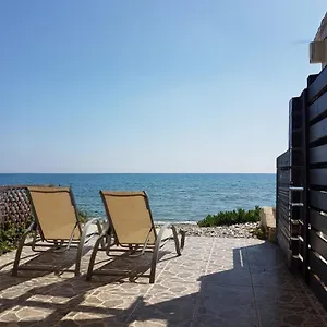 Holiday home Beach House At Seafront, Meneou