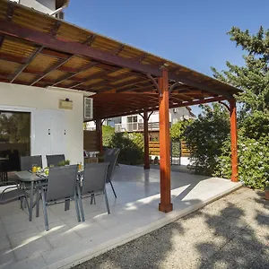 Villa Larnaca Marina, Meneou