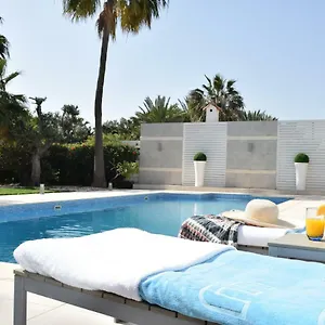 Villa Deluxe First Line, Perivolia